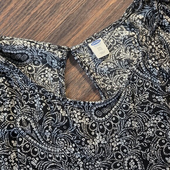 OLD NAVY Black & White Floral Long-Sleeved Cold Shoulder Blouse SIZE XXL - Picture 3 of 7